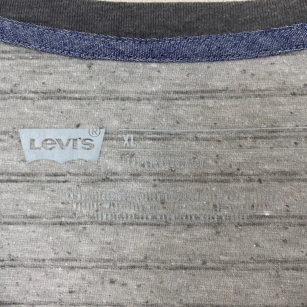 Levi's Gray Textured Striped Pocket Tee